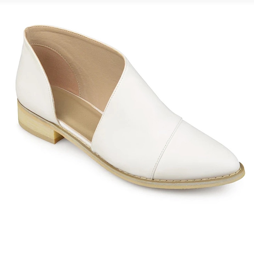 Journee Collection Quelin Flat